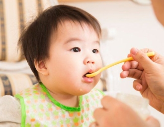 Ăn Dặm Kiểu Nhật, BLW hay Truyền Thống – Nên Chọn Cách Nào Cho Bé Yêu? Ăn Dặm Kiểu Nhật, BLW hay Truyền Thống – Nên Chọn Cách Nào Cho Bé Yêu?