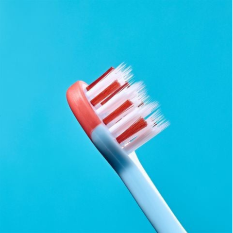 Bàn Chải Đánh Răng FLOSSBRUSH BRUSH- BABY UK Có Đế Hít Tiện Lợi - Chăm Sóc Răng Miệng Cho Bé 3-6 Tuổi - Hình Tên Lửa JETT